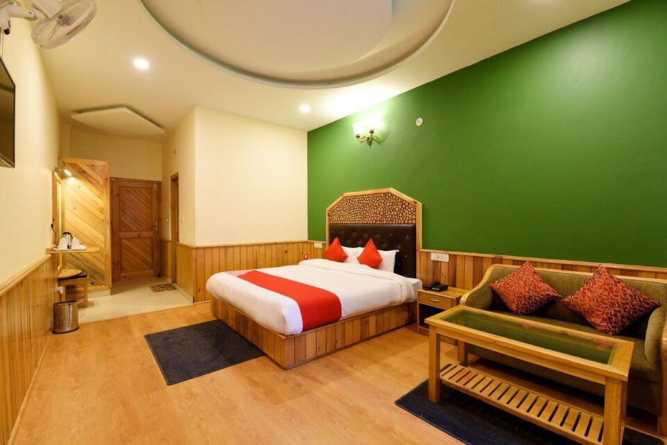 OYO 15348 Apple Town