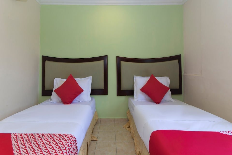 OYO 775 Hotel Sahara Inn