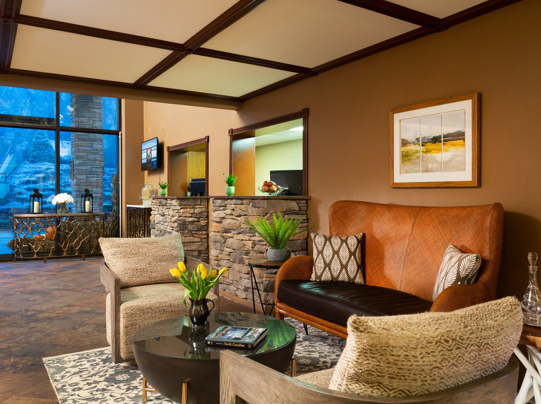 Meadowbrook Inn主图