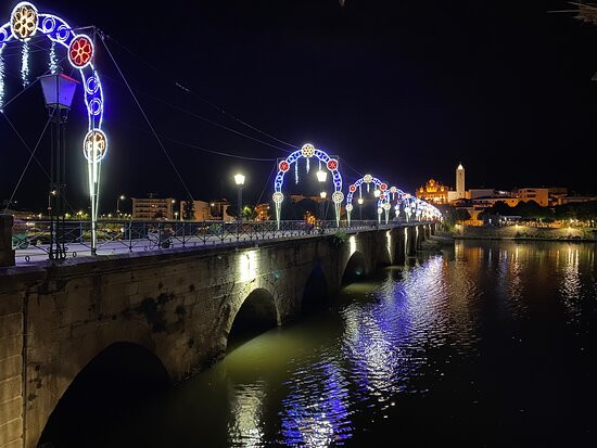 Ponte Românica (ponte Velha)景点图片