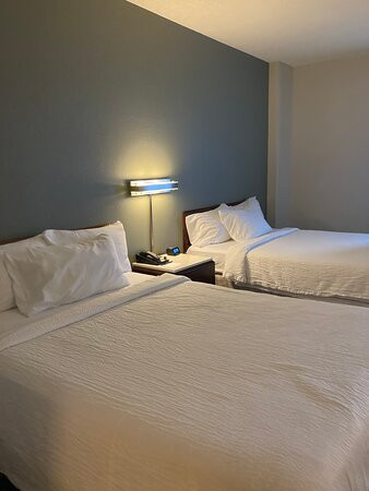 费尔班克斯万豪春季山丘套房酒店主图