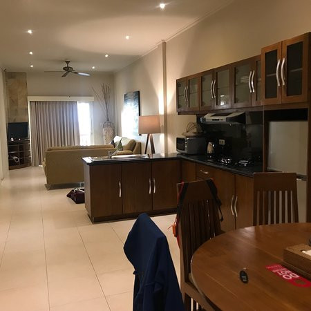 罗维纳酒店主图