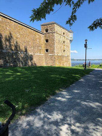 Fort Chambly National Historic Site景点图片