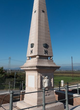 Obelisco Napoleonico Di Arcole景点图片