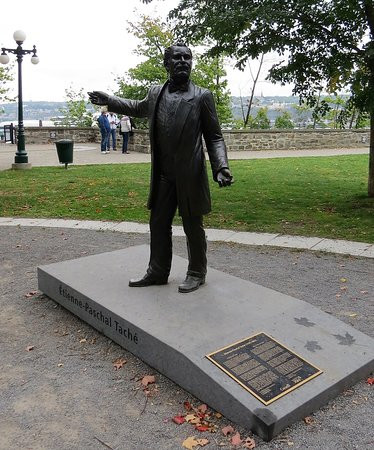 Monument de Sir George-Étienne Cartier (Parc Montmorency)-魁北克市必去景点