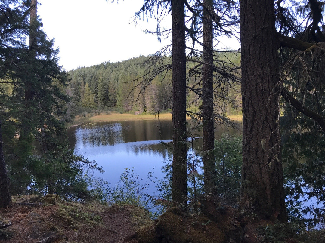 Spectacle Lake Provincial Park景点图片