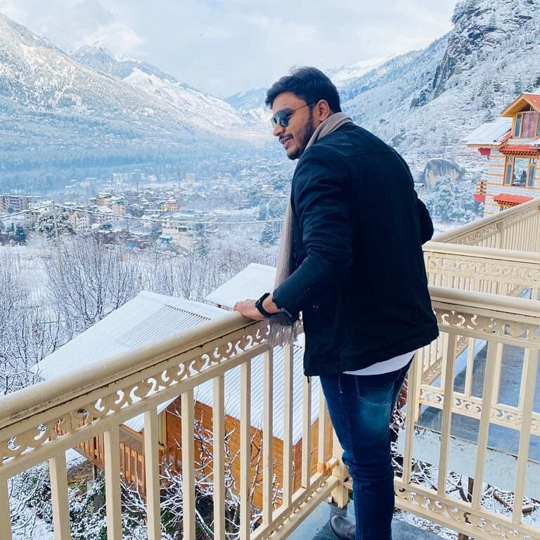 雪冠庄园酒店主图