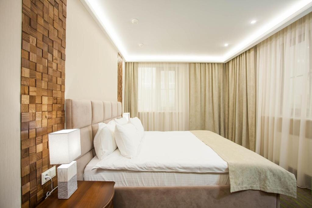 Platan Yuzhniy Hotel主图