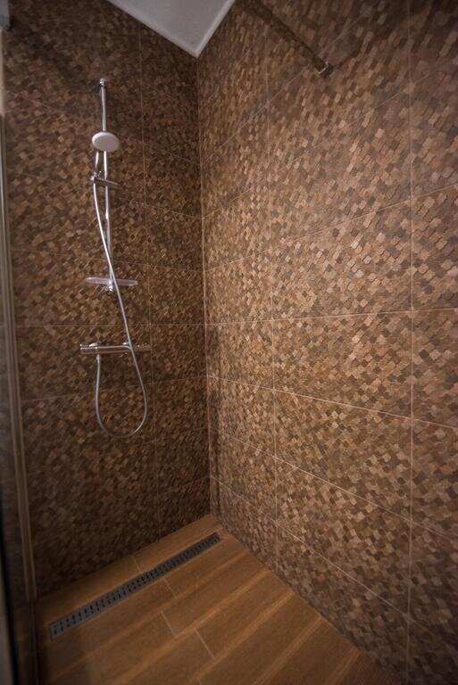 Douazeci si Trei August旅游攻略图片