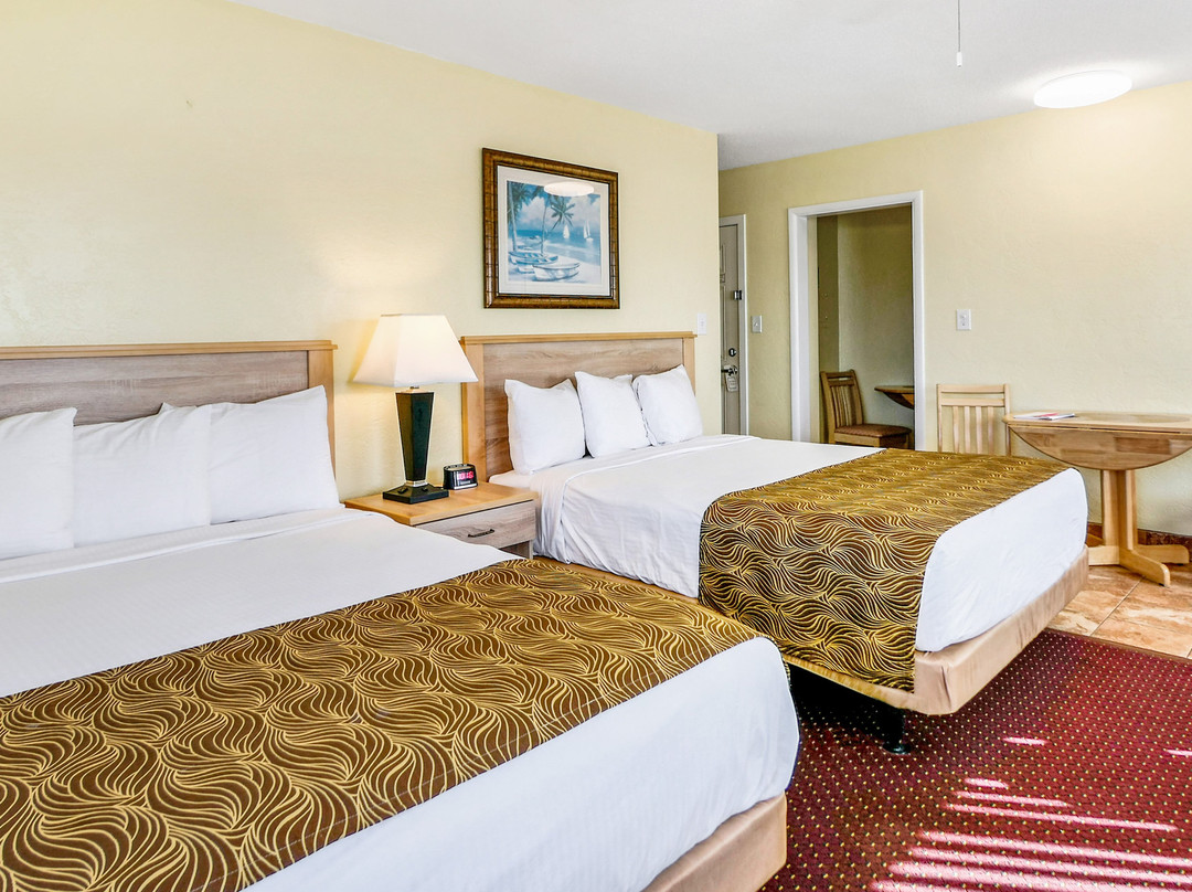 Page Terrace Beachfront Hotel主图