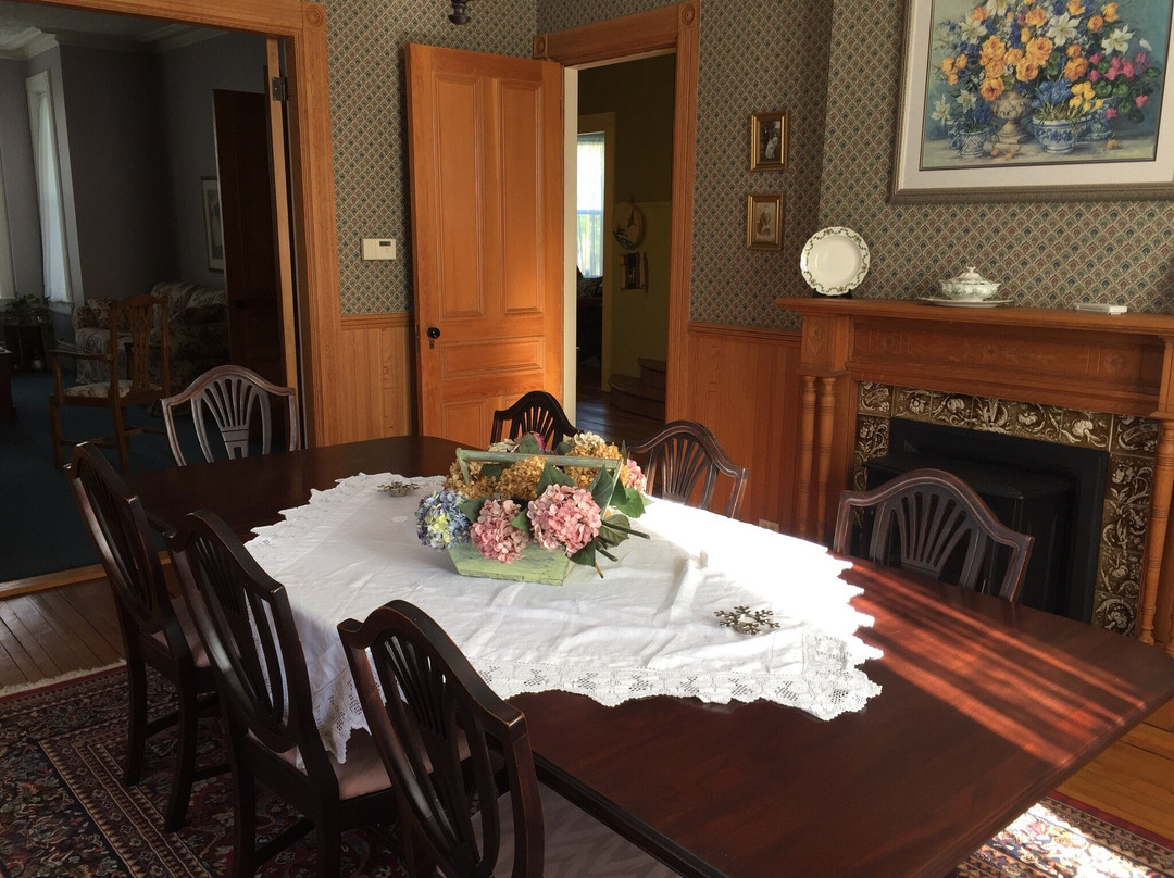 The Lark & Loon Inn主图