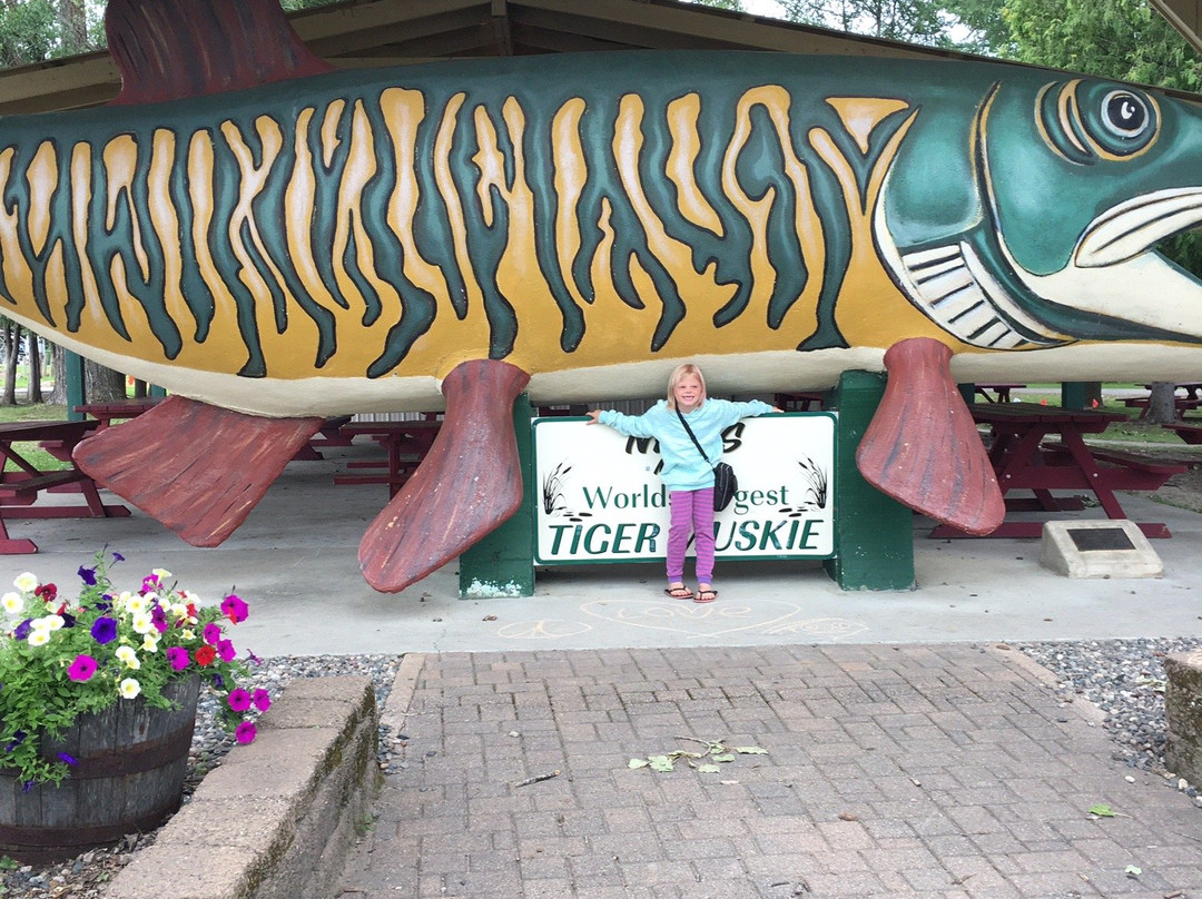 World's Largest Muskie-Nevis必去景点