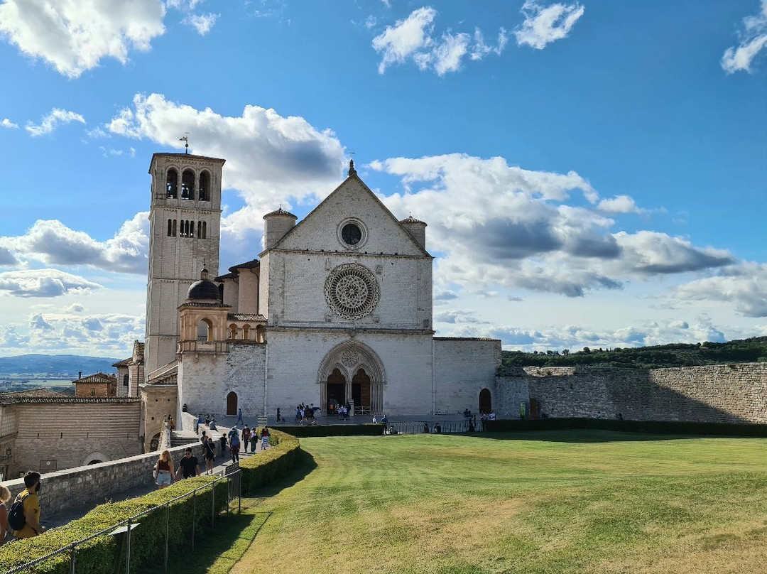 Piazza Superiore di San Francesco-阿西西必去景点