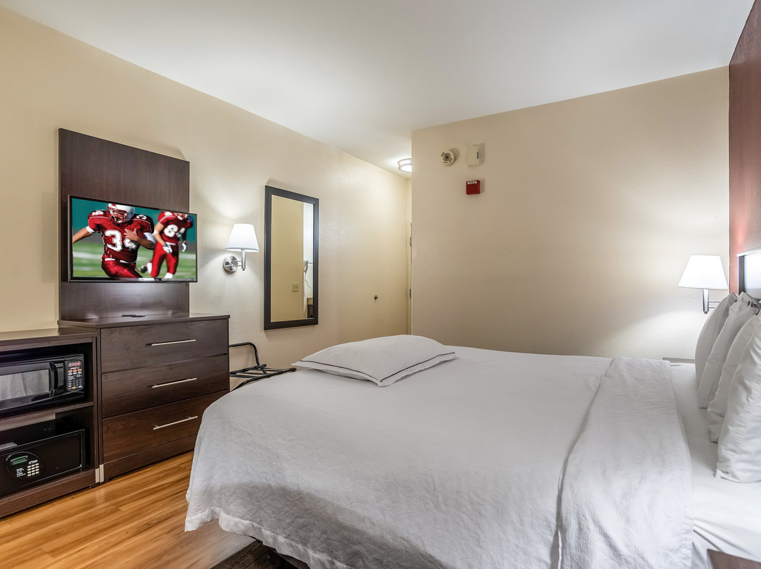 Red Roof Plus+ Henderson主图