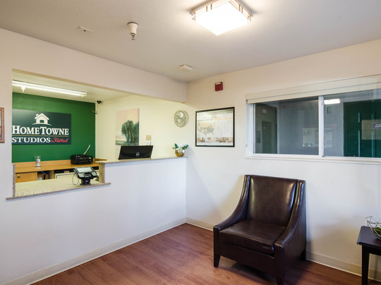 HomeTowne Studios by Red Roof Denver - Thornton