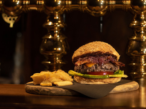 Chez Nous Pub - Hamburgeria Birreria Paninoteca Chupiteria Cocktail