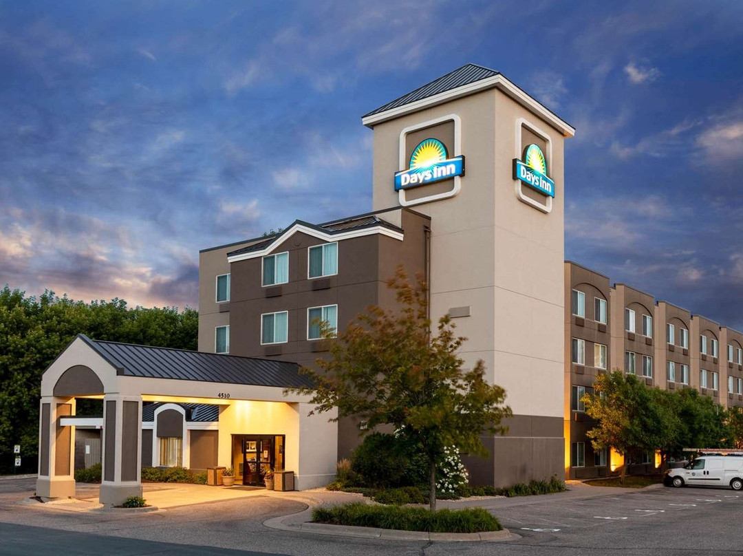 Days Inn by Wyndham Eagan Minnesota near Mall of America主图