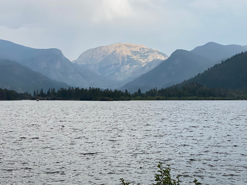 The Beach at Grand Lake-格兰德湖必去景点