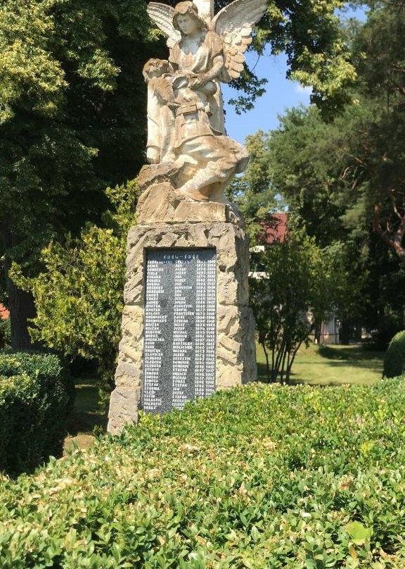 Pomnik padlym景点图片