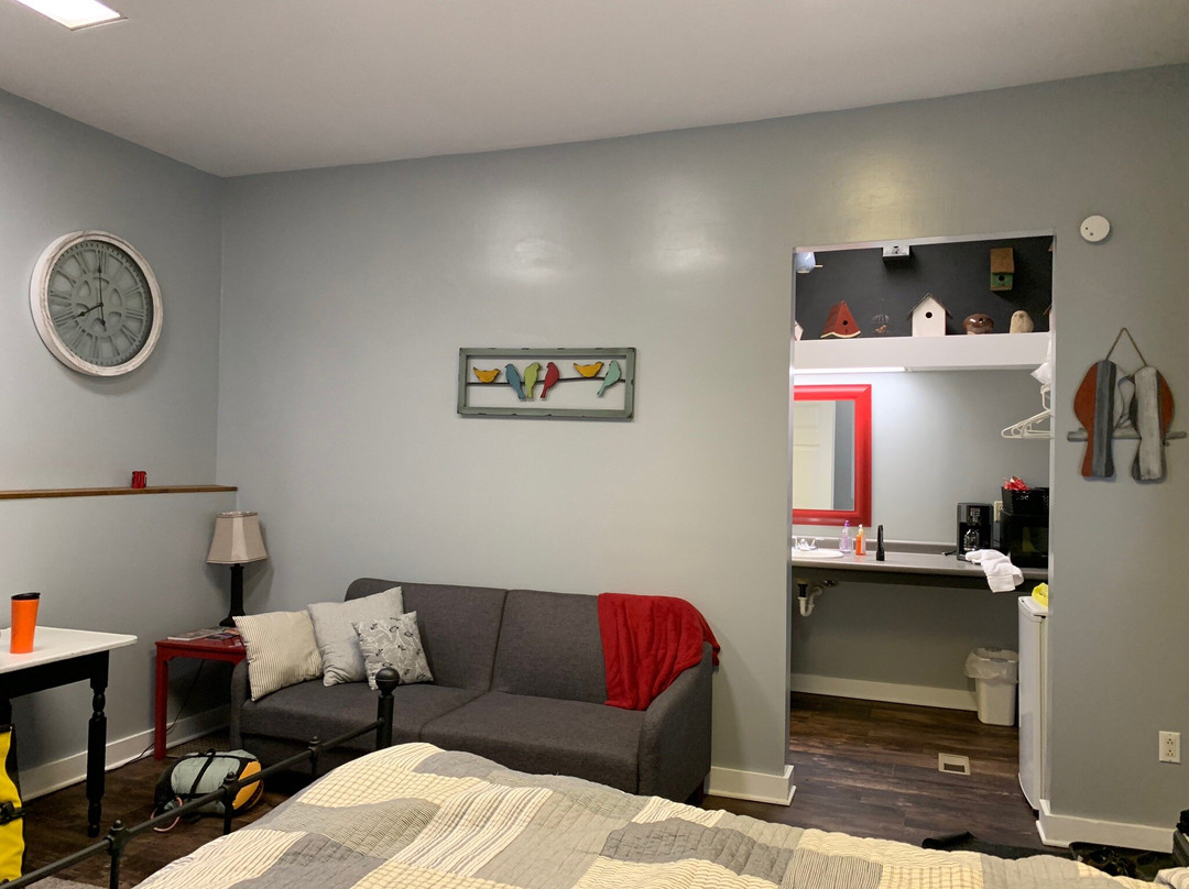 Trailside Treasures主图