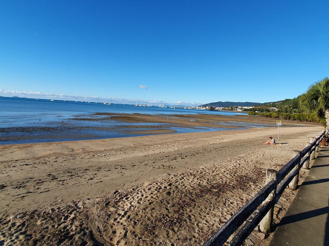 Shingley Beach景点图片