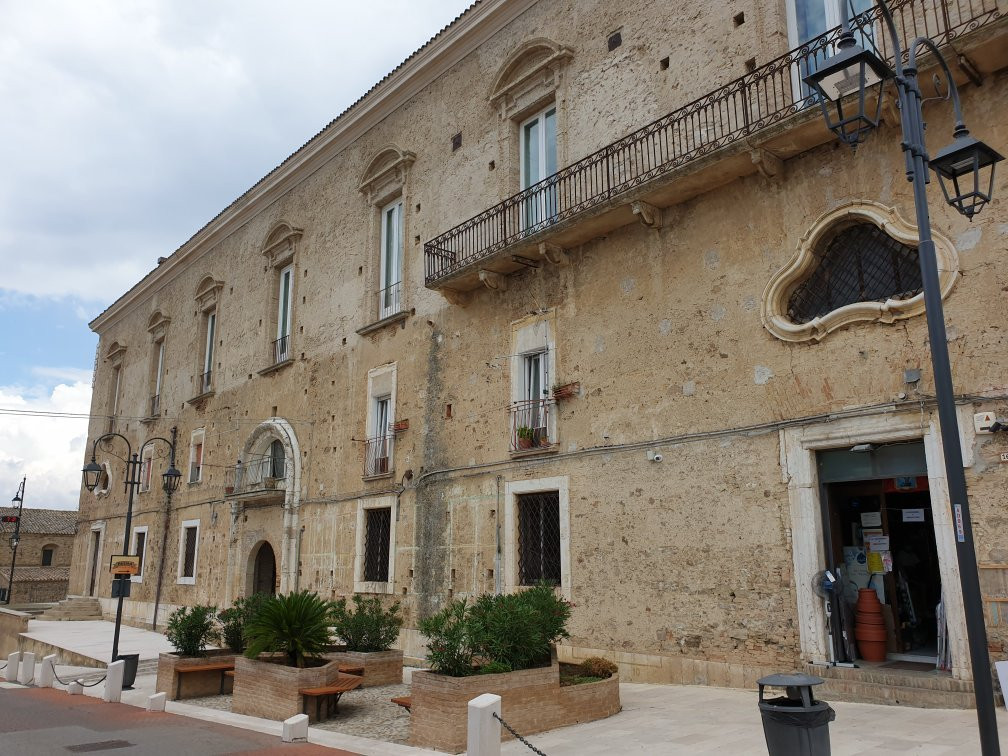 Palazzo Marchesale-Pomarico必去景点