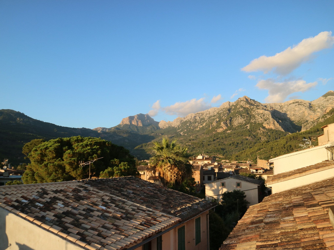 坎四月酒店主图