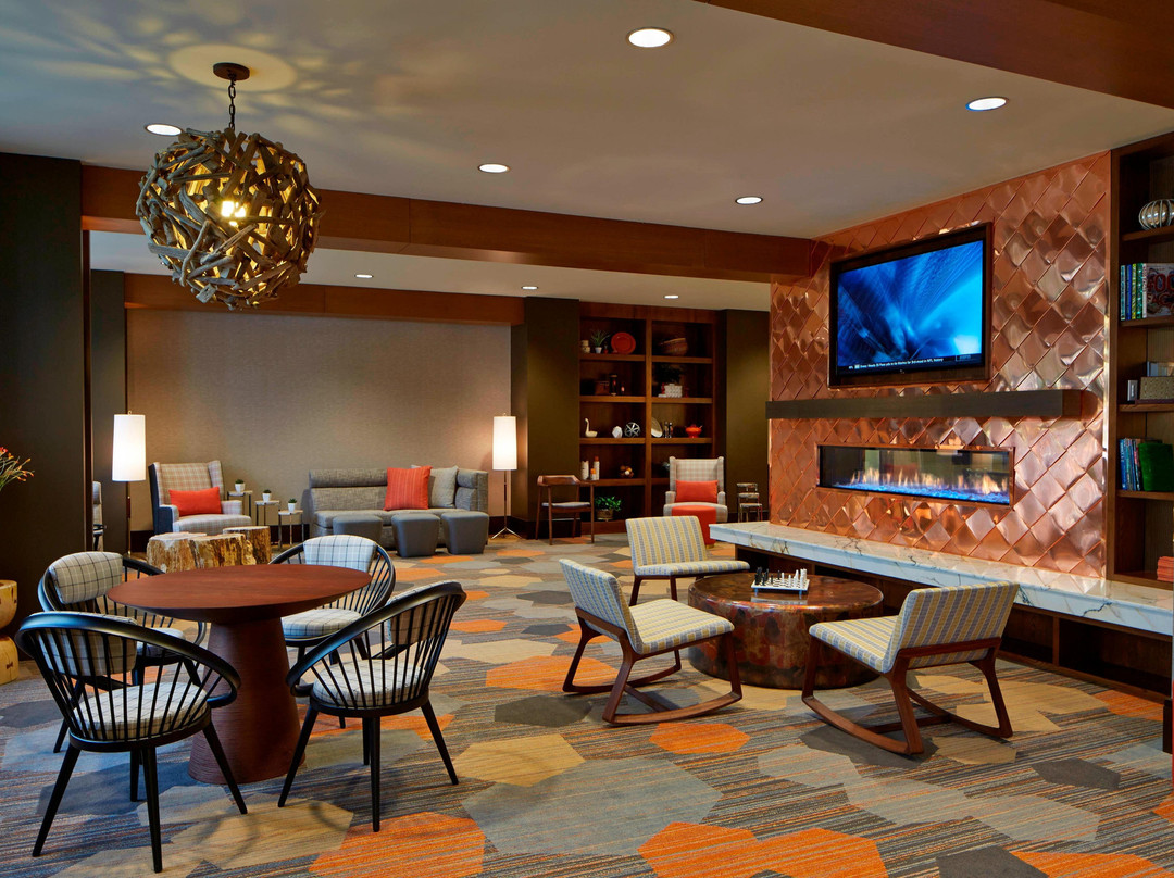 Courtyard Lake George主图