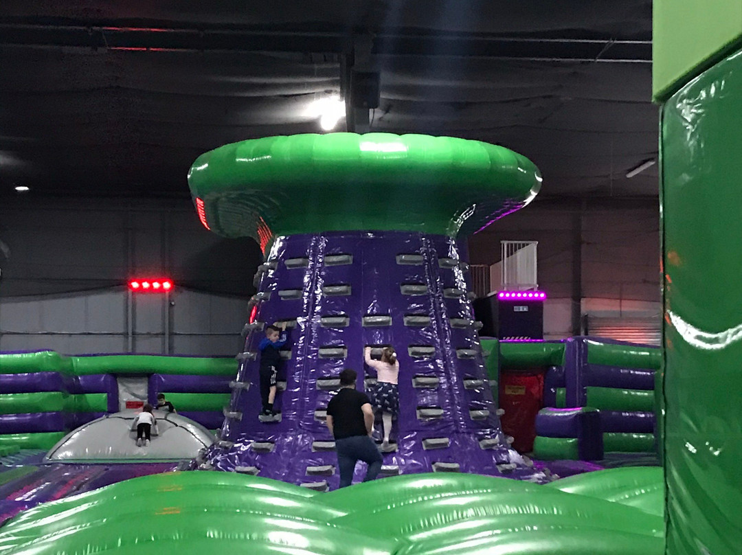 Limitless Inflata Park Swansea景点图片