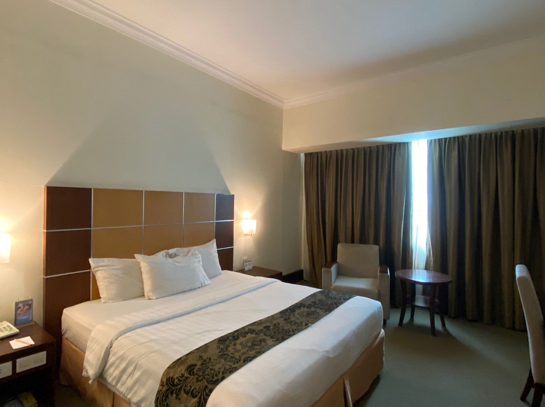 翡翠花园酒店主图