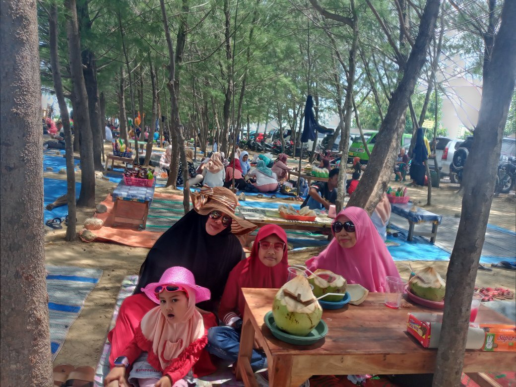 Karang Jahe Beach景点图片