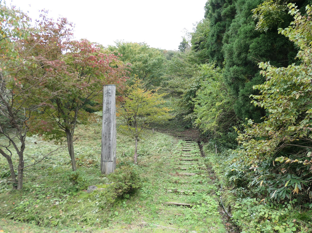 Arayama Castle Remains-冰见市必去景点