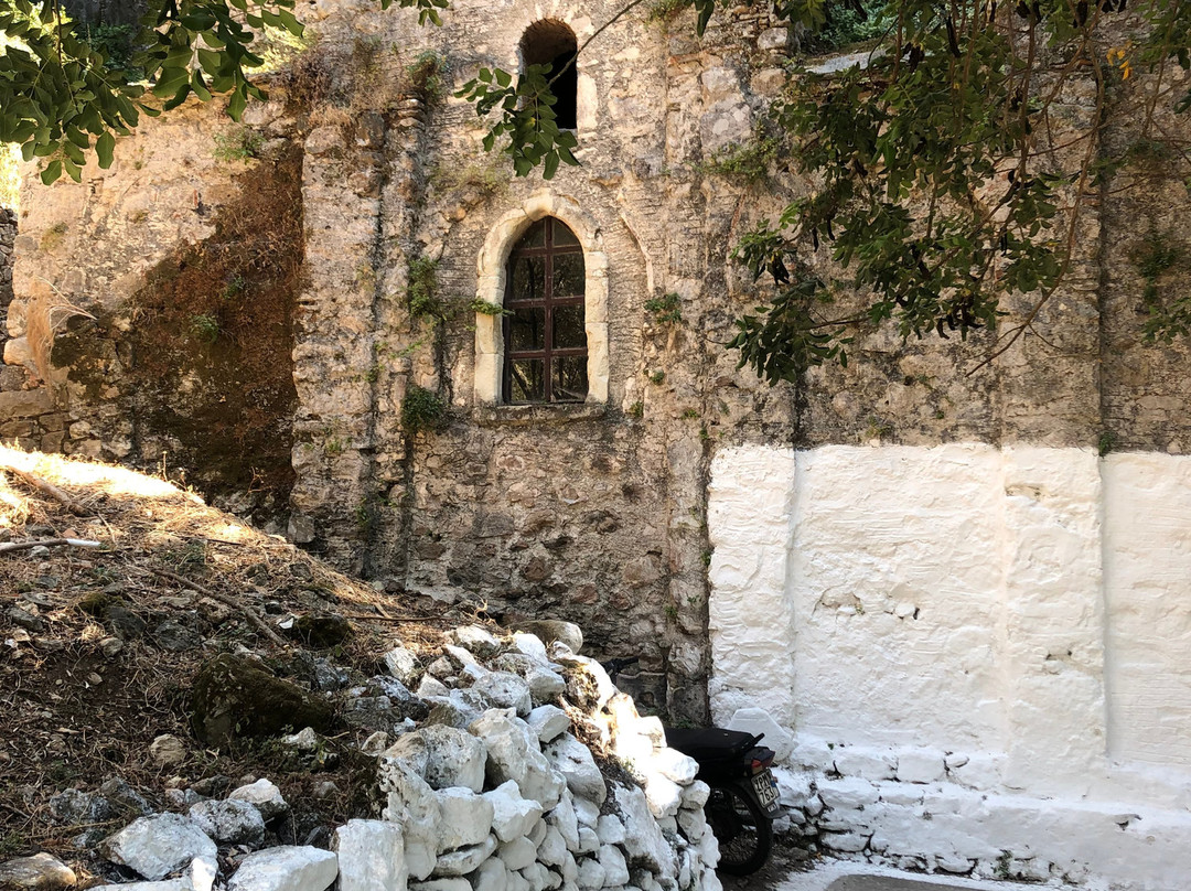 Potami Waterfalls-Karlovasi必去景点
