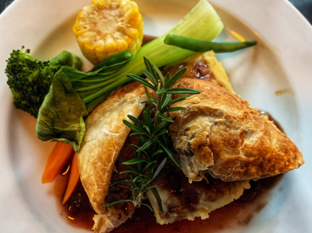 纳皮尔餐馆和美食-Three Doors Up and 4th Door Lounge Bar