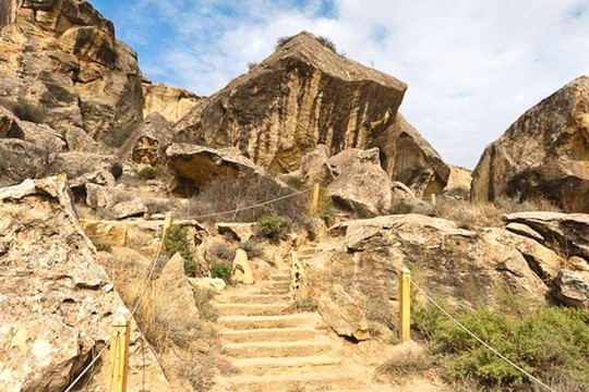 El Art Tour-Qobustan必去景点