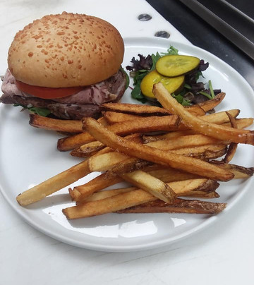 Byron餐馆和美食-The Bull Pub and restaurant