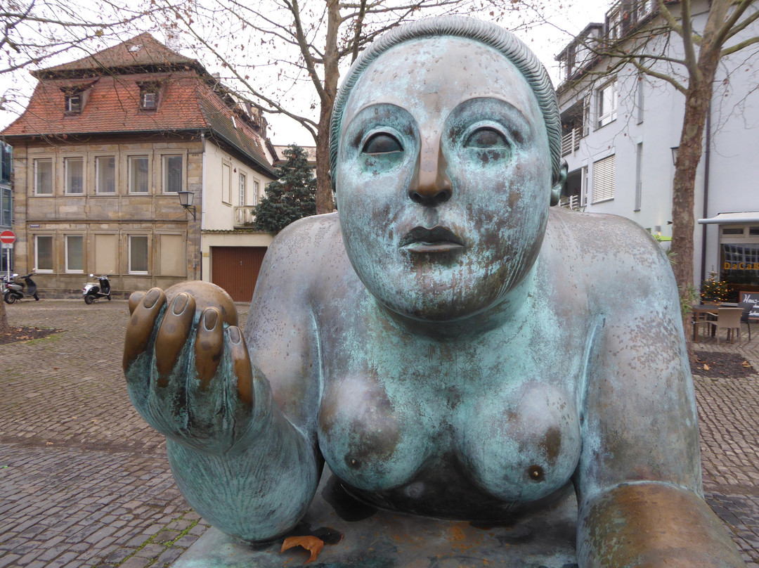 Liegende mit Frucht - Skulptur von Botero景点图片