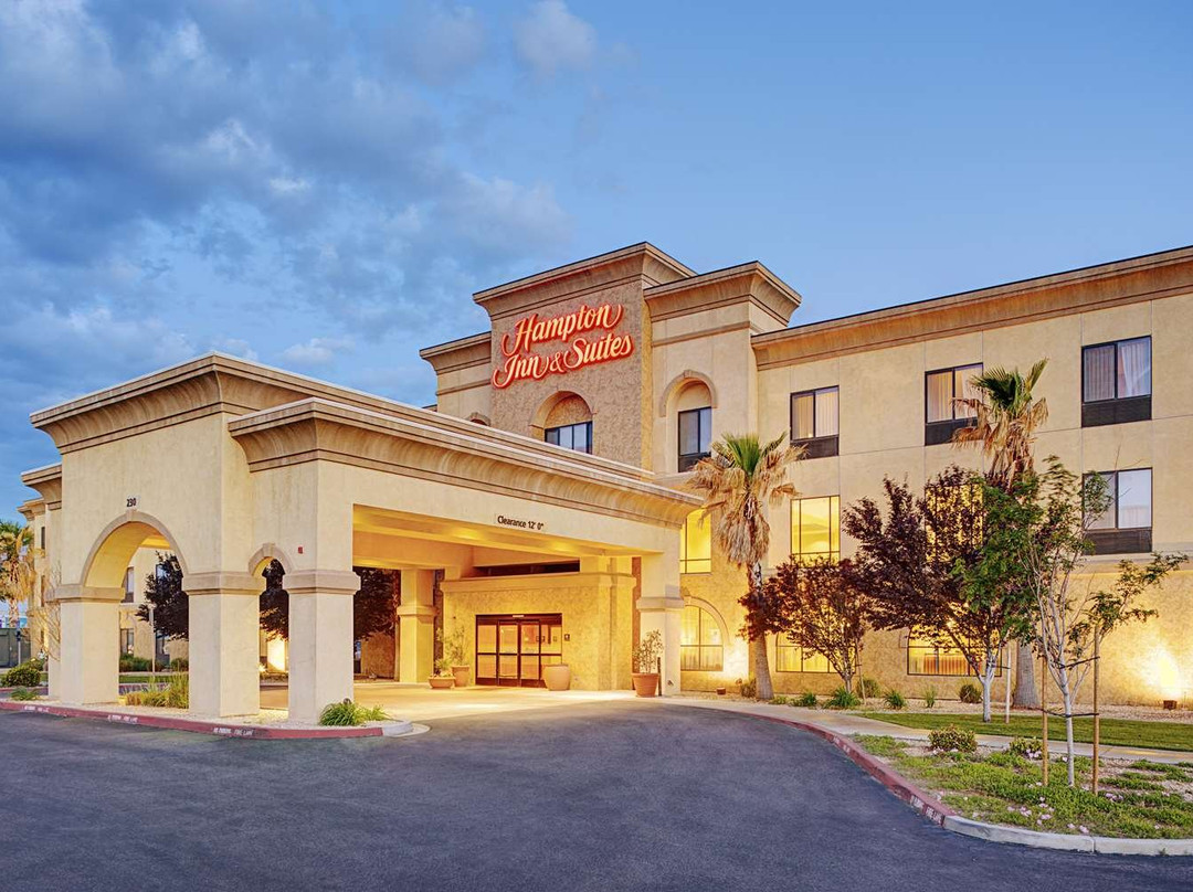 Hampton Inn & Suites Lancaster主图