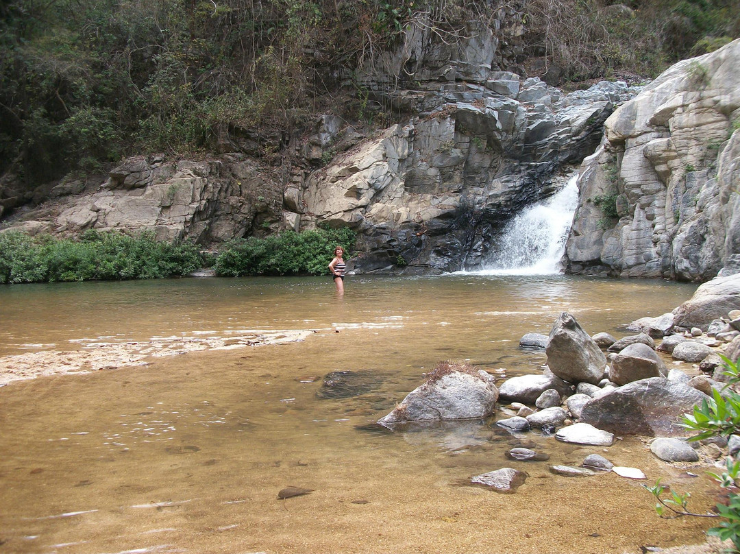 Yelapa Waterfalls景点图片