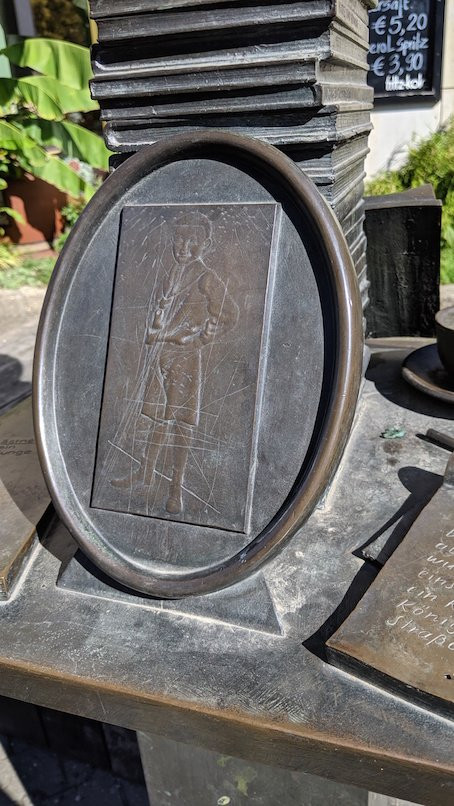 Erich Kaestner Denkmal-德累斯顿必去景点