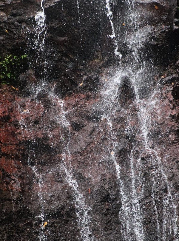 la cascade d'Anba So à Fond Lahaye