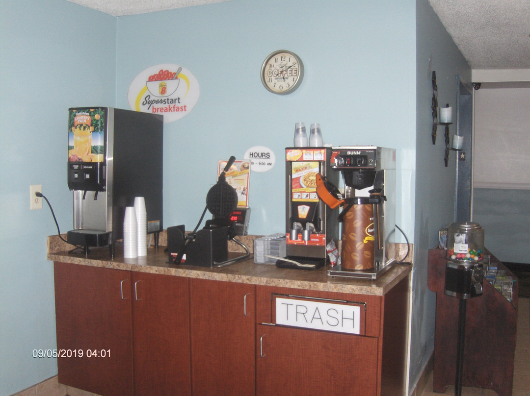 Super 8 by Wyndham Prestonsburg主图