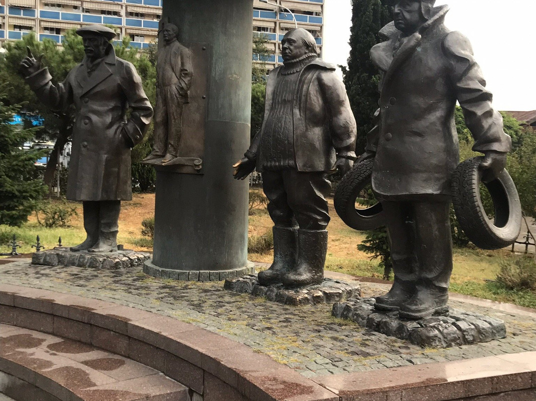 Monument to Characters of Movie Mimino-第比利斯必去景点