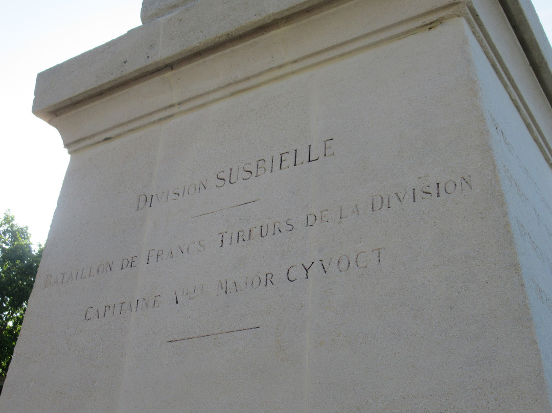 Monument du Général Ladreit de Lacharrière景点图片