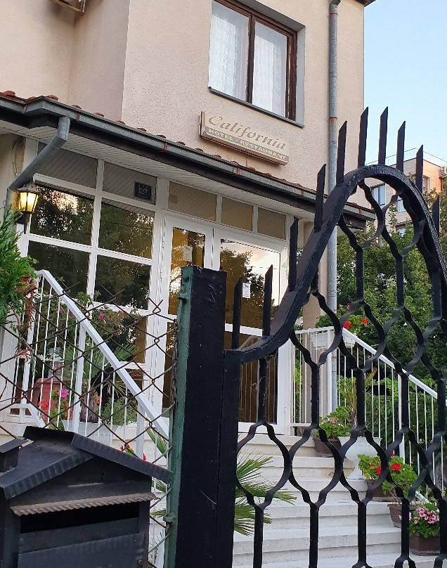 Family Hotel California主图