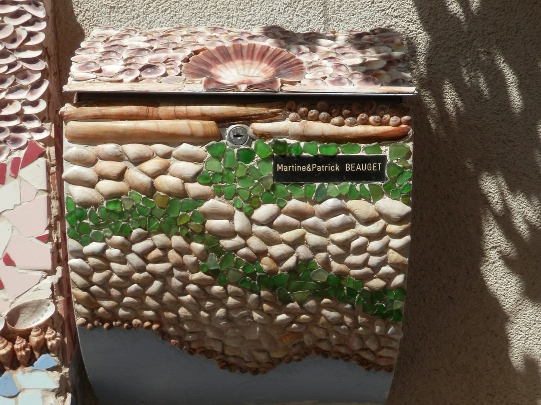 Quartier de l'Ile de Penotte-莱萨布勒多洛讷必去景点