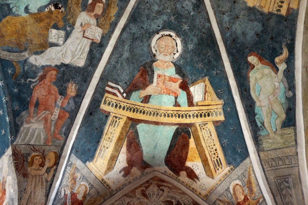 Kirche San Güerg Lavin-Lavin必去景点