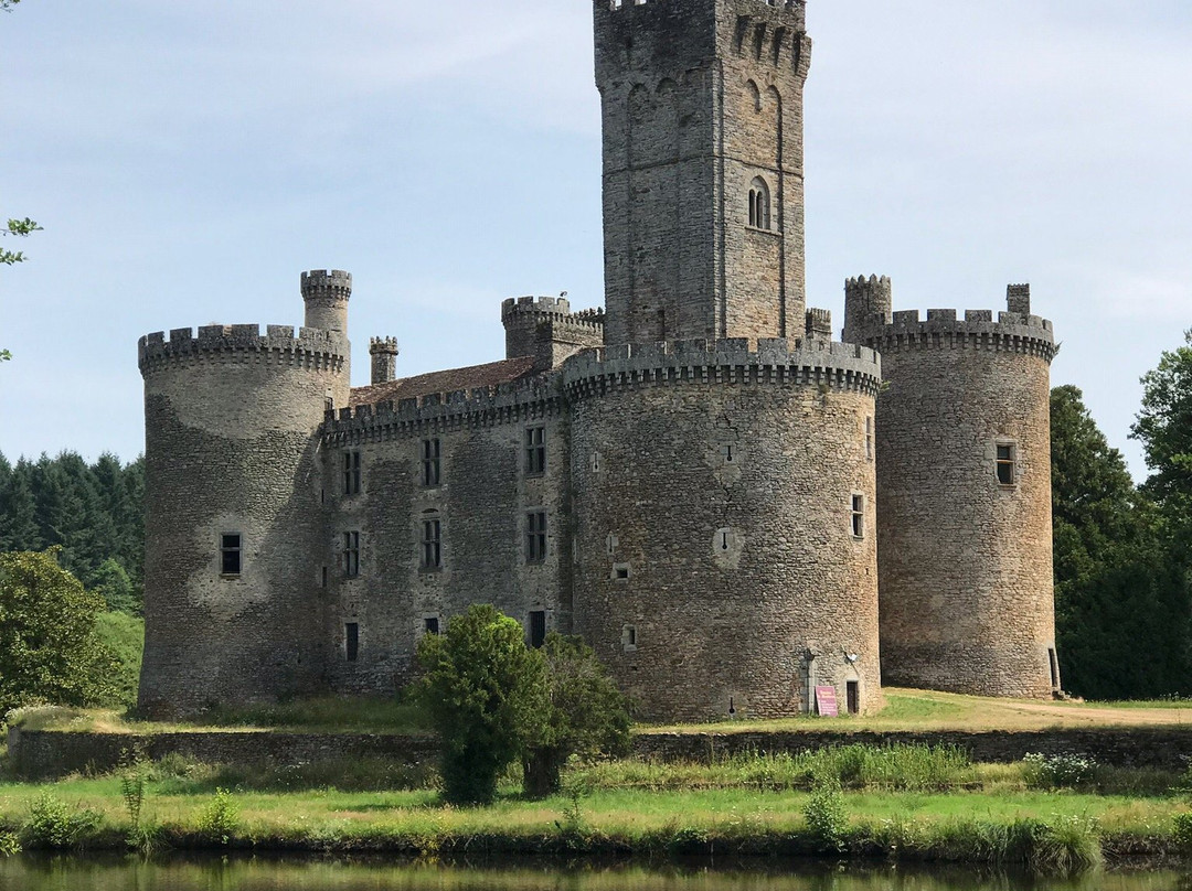 Château de Montbrun景点图片