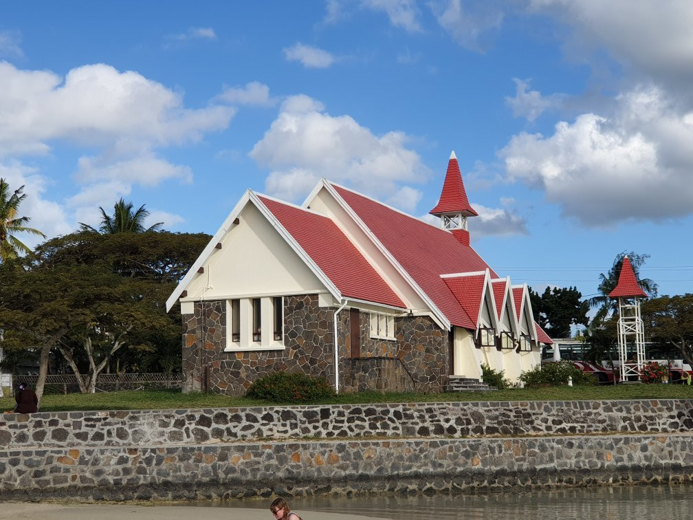 红顶教堂景点图片