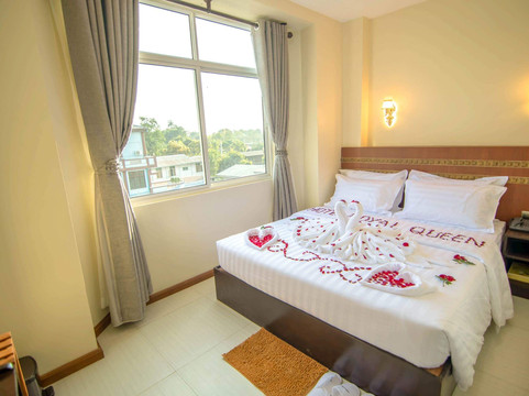 皇家皇后酒店主图